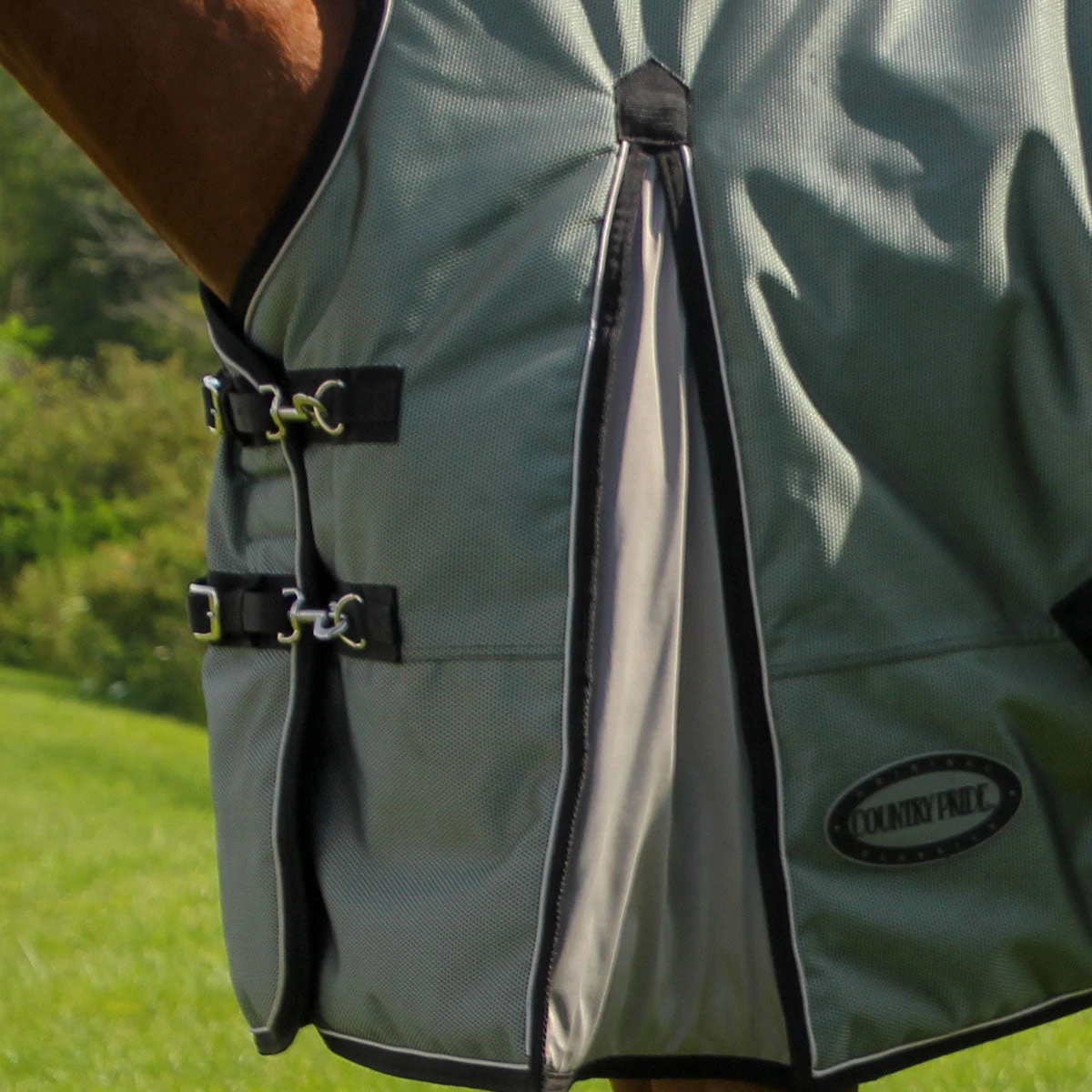 Country Pride Extreme Vortex High Neck Heavyweight Turnout Blanket 4 Country Pride Extreme Vortex High Neck Heavyweight Turnout Blanket - Image 2